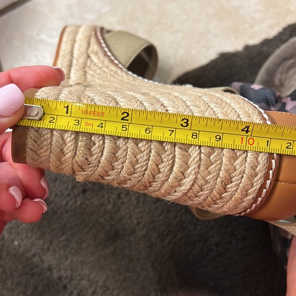 Tory Burch size 8 wedges, nude color - Picture 8 of 8